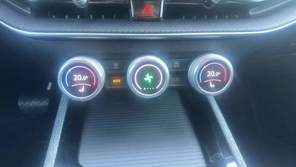 Škoda Superb liftback Selection 2,0TDI 110k - foto 15