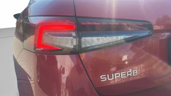 Škoda Superb liftback Selection 2,0TDI 110k - foto 27