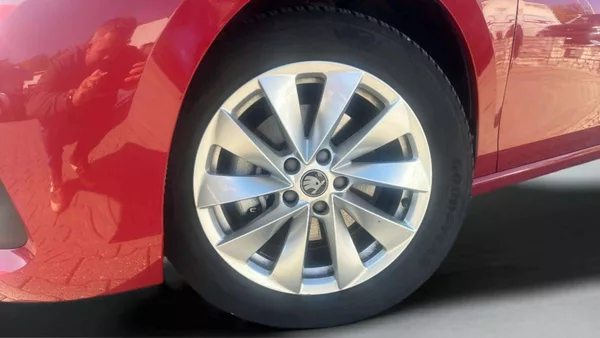Škoda Superb liftback Selection 2,0TDI 110k - foto 28
