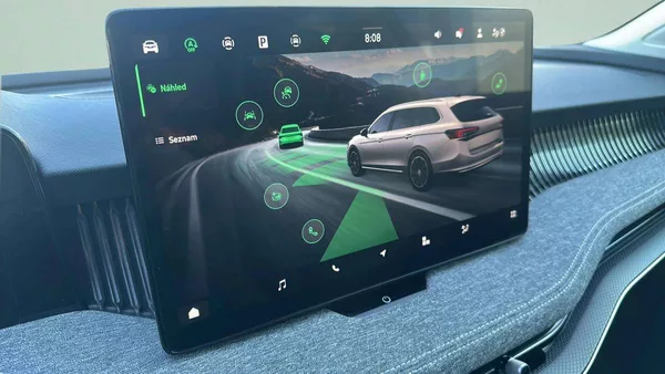Škoda Superb Combi Selection 2,0TDI 110kW D - foto 15
