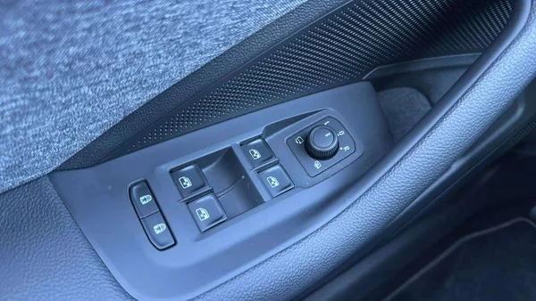 Škoda Superb Combi Selection 2,0TDI 110kW D - foto 17