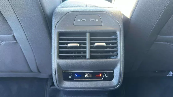 Škoda Superb Combi Selection 2,0TDI 110kW D - foto 20