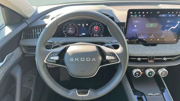 Škoda Superb Combi Selection 2,0TDI 110kW D - foto 8