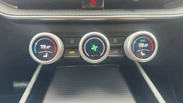 Škoda Superb Combi Selection 2,0TDI 110kW D - foto 16