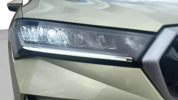 Škoda Superb Combi Selection 2,0TDI 110kW D - foto 29