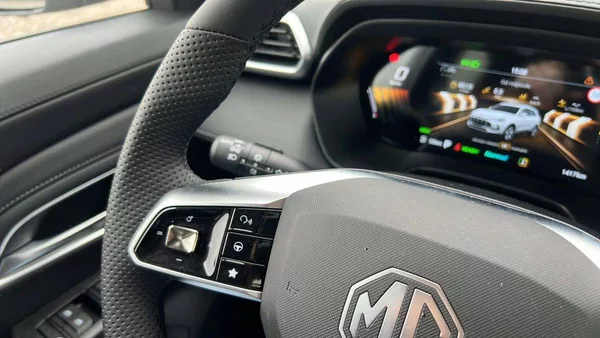 MG ZS HEV EXCLUSIVE 1.5L (145kW) SUV - foto 17