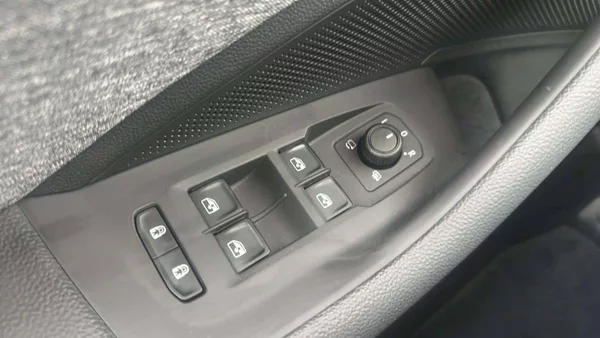 Škoda Superb Combi Selection 2,0TDI 110kW D - foto 17