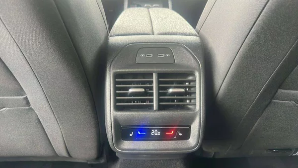 Škoda Superb Combi Selection 2,0TDI 110kW D - foto 21