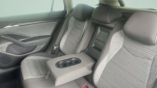 Škoda Superb Combi Selection 2,0TDI 110kW D - foto 22