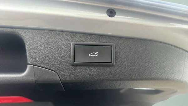 Škoda Superb Combi Selection 2,0TDI 110kW D - foto 26
