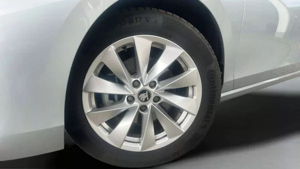Škoda Superb Combi Selection 2,0TDI 110kW D - foto 30