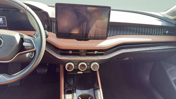 Škoda Superb Combi L&K 2,0 TDI 110kW DSG7/. - foto 16