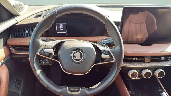 Škoda Superb Combi L&K 2,0 TDI 110kW DSG7/. - foto 17