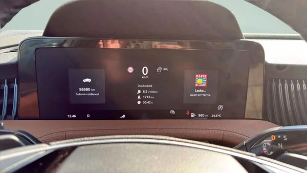 Škoda Superb Combi L&K 2,0 TDI 110kW DSG7/. - foto 18