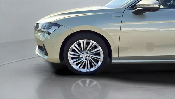 Škoda Superb Combi L&K 2,0 TDI 110kW DSG7/. - foto 21