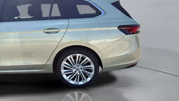 Škoda Superb Combi L&K 2,0 TDI 110kW DSG7/. - foto 22