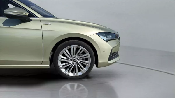 Škoda Superb Combi L&K 2,0 TDI 110kW DSG7/. - foto 24
