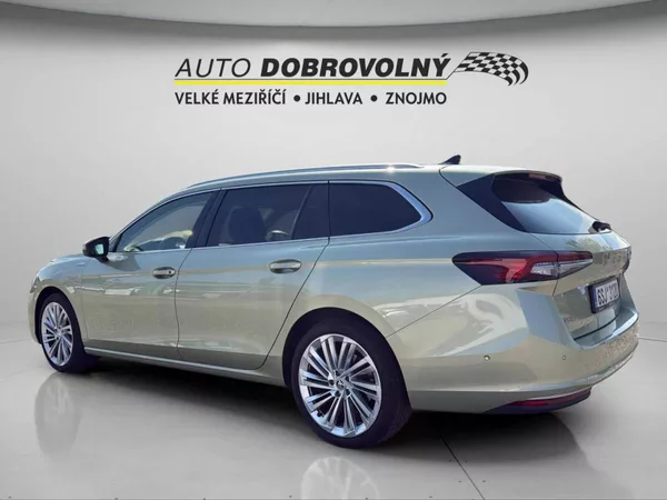 Škoda Superb Combi L&K 2,0 TDI 110kW DSG7/. - foto 4