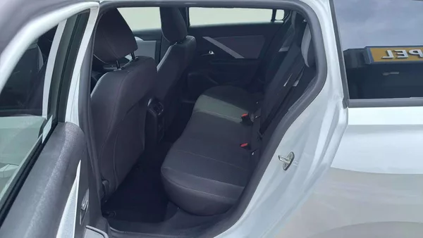 Opel Astra Edition ST 1.2 TURBO (96kW/130 - foto 17