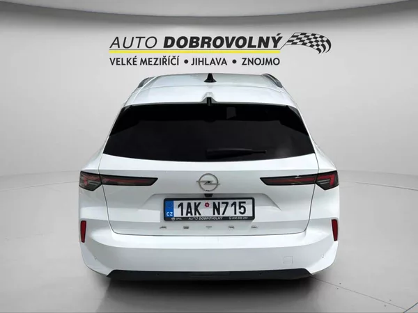 Opel Astra Edition ST 1.2 TURBO (96kW/130 - foto 6