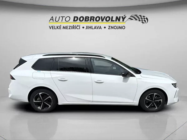 Opel Astra Edition ST 1.2 TURBO (96kW/130 - foto 9