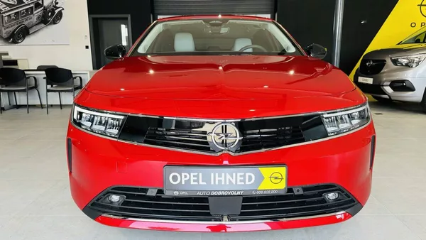 Opel Astra Elegance HB 1.2 TURBO 96kW/130 - foto 2