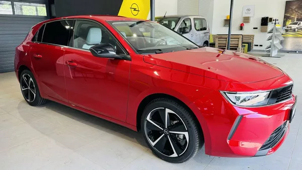Opel Astra Elegance HB 1.2 TURBO 96kW/130 - foto 3