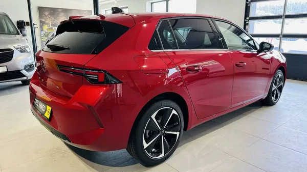 Opel Astra Elegance HB 1.2 TURBO 96kW/130 - foto 4