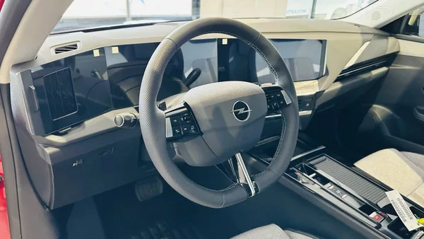 Opel Astra Elegance HB 1.2 TURBO 96kW/130 - foto 8