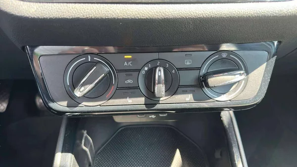Škoda Fabia Selection 1,0 MPI 59kW MT5/476 - foto 16