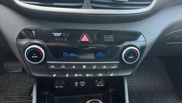 Hyundai Tucson 1,6 TGDI 130kW DCT 4WD Trikolo - foto 28