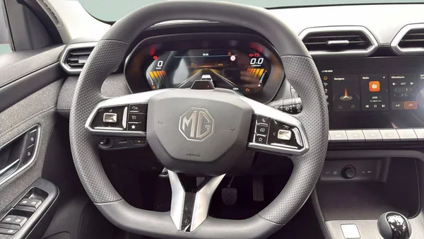 MG ZS EXCITE 1.5 MT5 (85kW/115k) / 1 - foto 16