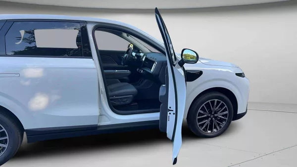 Leapmotor B10 Design hybrid EV baterie 18,8k - foto 13