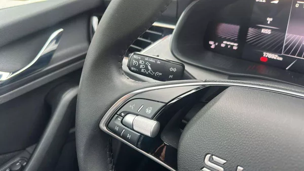 Škoda Scala Top Selection 1,0 TSI 85kW MT6 - foto 10