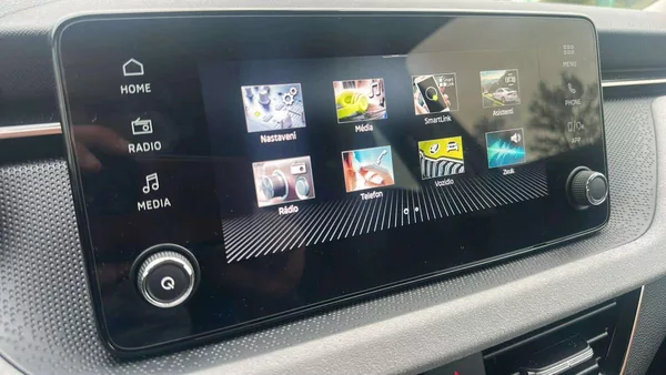 Škoda Scala Top Selection 1,0 TSI 85kW MT6 - foto 12