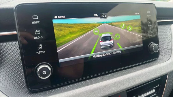 Škoda Scala Top Selection 1,0 TSI 85kW MT6 - foto 14
