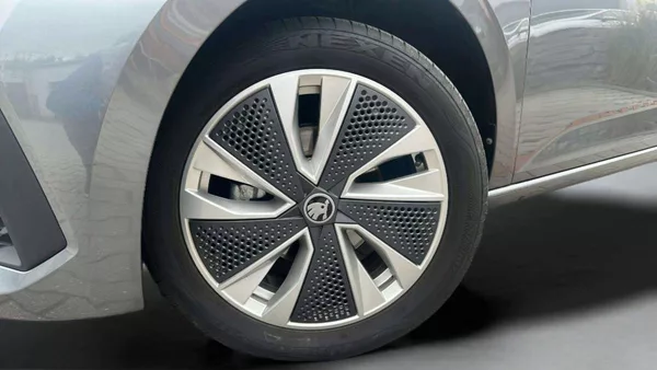Škoda Scala Top Selection 1,0 TSI 85kW MT6 - foto 26