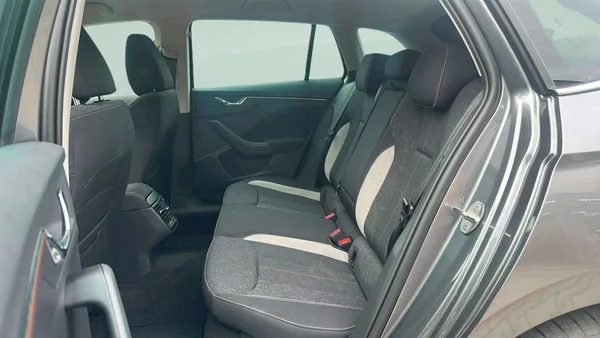 Škoda Scala Top Selection 1,0 TSI 85kW MT6 - foto 7