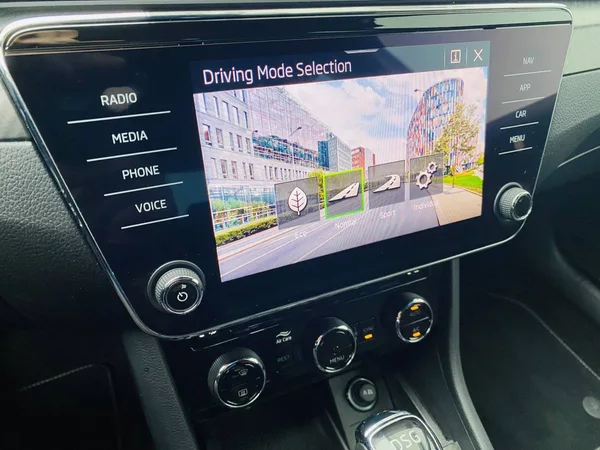 Škoda Superb Sportline liftback 2,0 TDI/11 - foto 13
