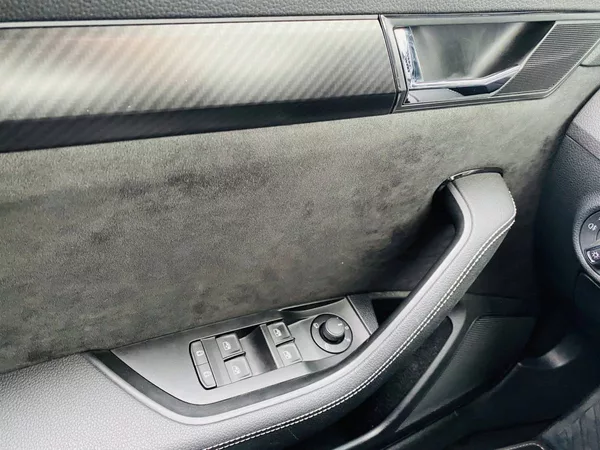 Škoda Superb Sportline liftback 2,0 TDI/11 - foto 17