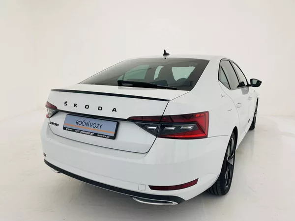 Škoda Superb Sportline liftback 2,0 TDI/11 - foto 2