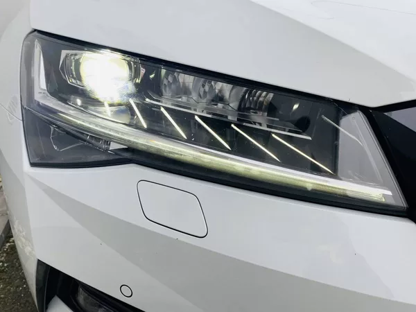 Škoda Superb Sportline liftback 2,0 TDI/11 - foto 27