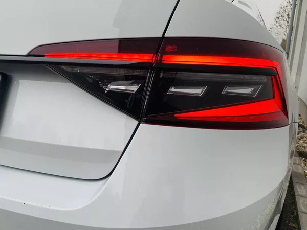 Škoda Superb Sportline liftback 2,0 TDI/11 - foto 28