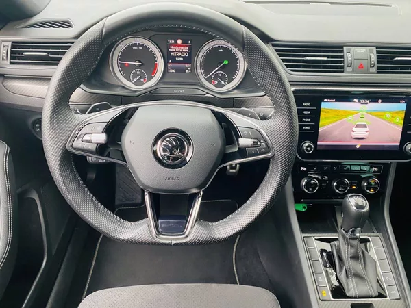 Škoda Superb Sportline liftback 2,0 TDI/11 - foto 8