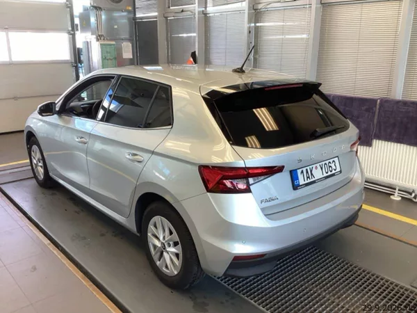 Škoda Fabia Top Selection 1,0 TSI 70kW MT5 - foto 4