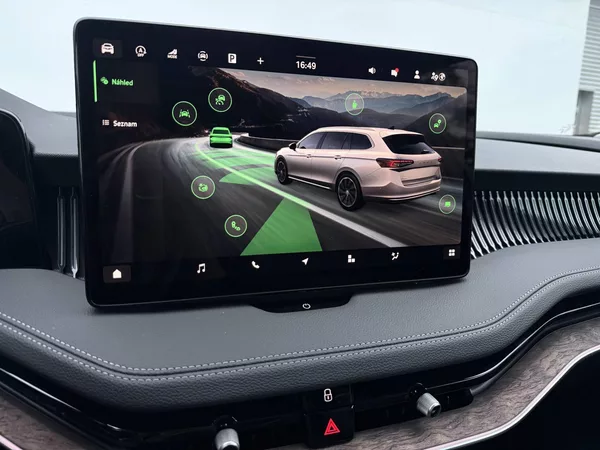 Škoda Superb L&K 7DSG 2,0 TDI - foto 14