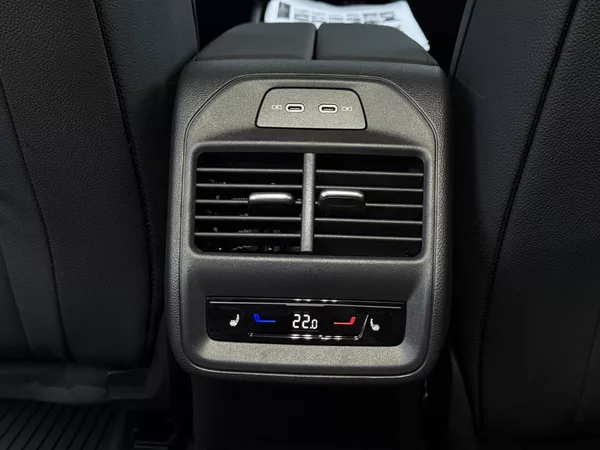 Škoda Superb L&K 7DSG 2,0 TDI - foto 24