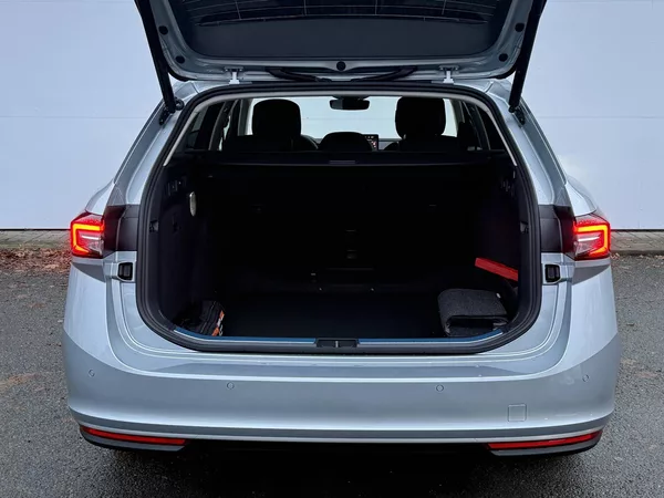 Škoda Superb L&K 7DSG 2,0 TDI - foto 26