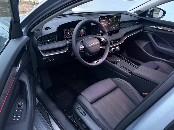 Škoda Superb L&K 7DSG 2,0 TDI - foto 5