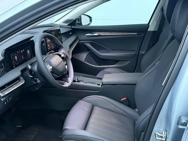 Škoda Superb L&K 7DSG 2,0 TDI - foto 7